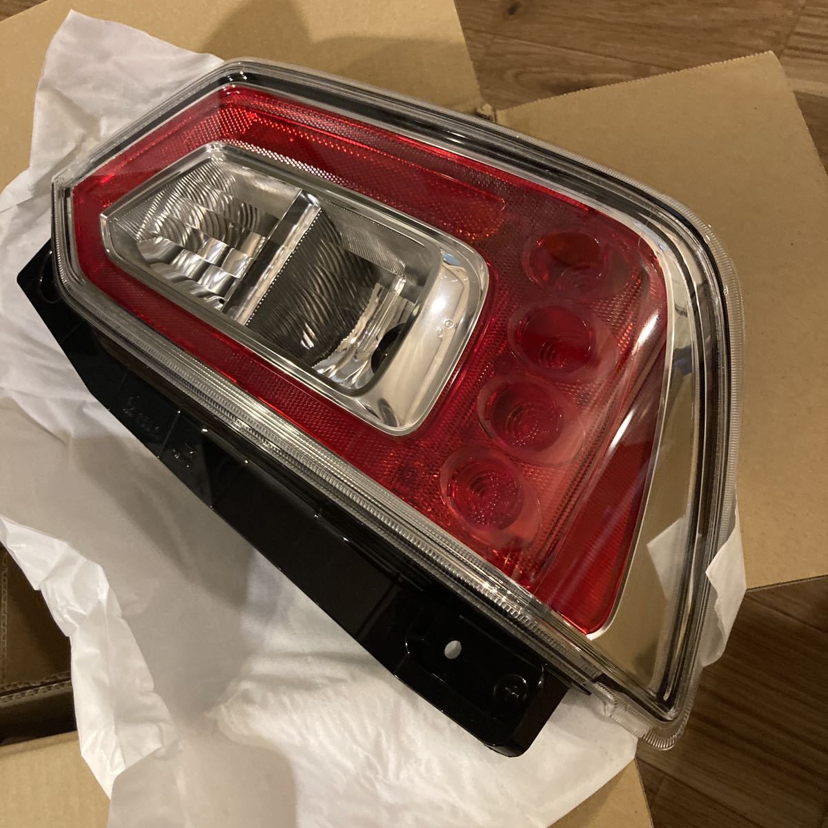 新品未使用 ワゴンR MH85S テールランプ 左側 35670-63R01 純正 新品未使用 ワゴンR MH85S テールランプ 左側 35670-63R01 純正