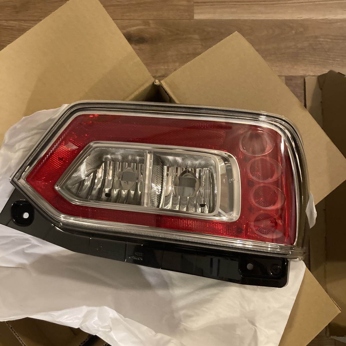 新品未使用 ワゴンR MH85S テールランプ 左側 35670-63R01 純正 新品未使用 ワゴンR MH85S テールランプ 左側 35670-63R01 純正