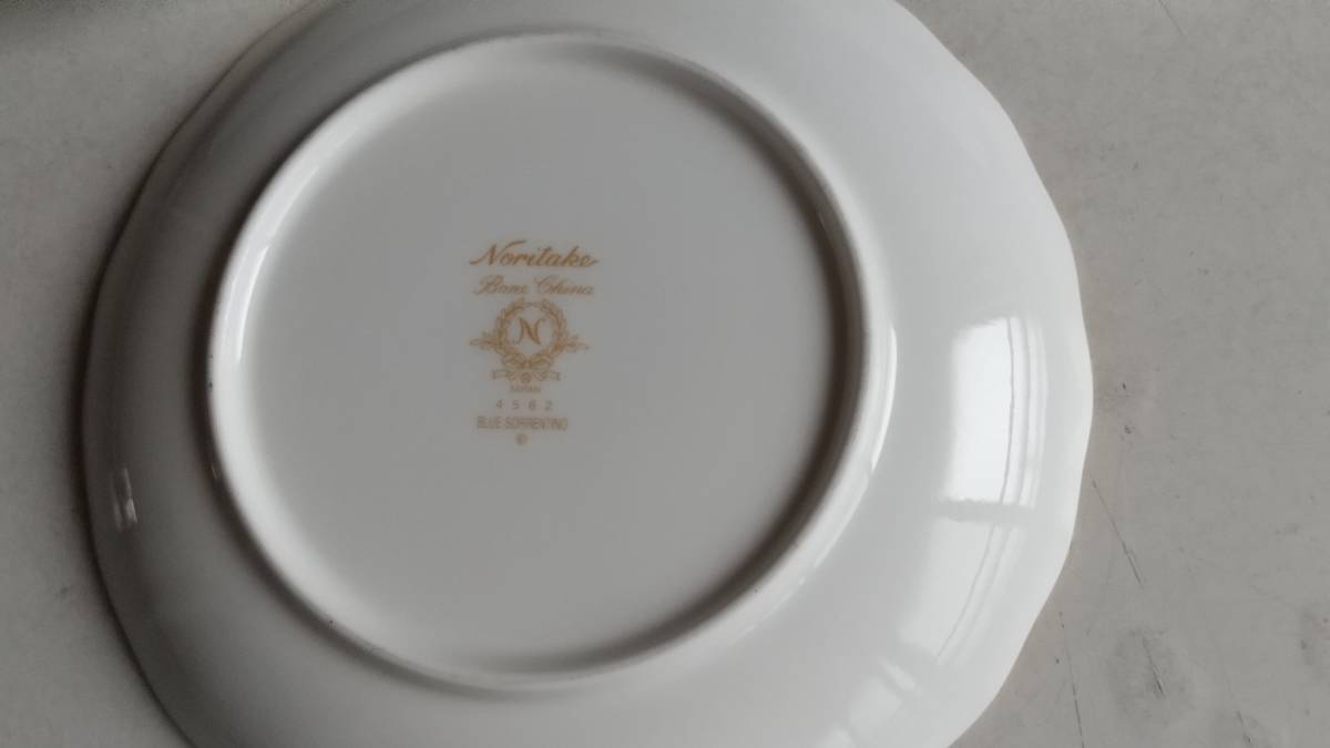 送料無料★ノリタケ Noritake BLUE　SORRENTINO　中皿　３枚セット ★