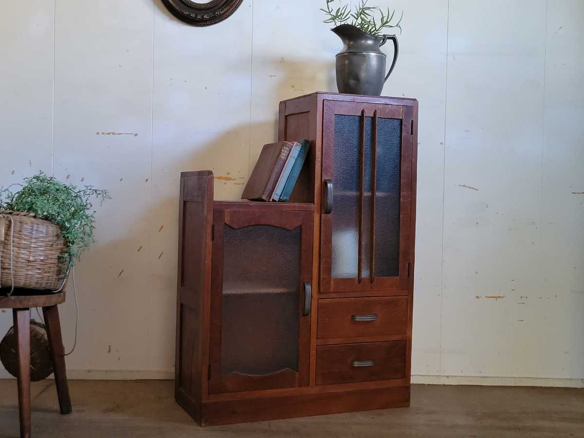 古い木味のガラス戸棚 古家具 木製 キャビネット 収納棚-