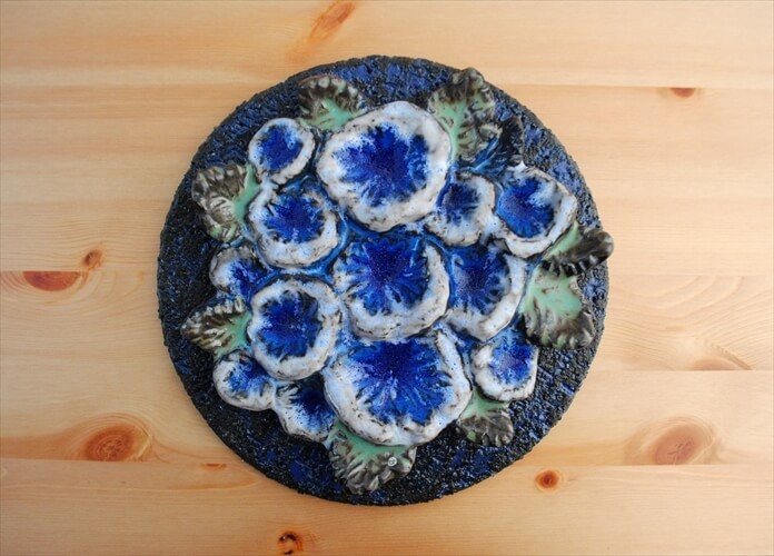 スウェーデン製 Norrman motara 陶板 ブルーのお花 北欧 ウォールプレート 壁掛け陶器 オブジェ インテリア アンティーク_ig2781