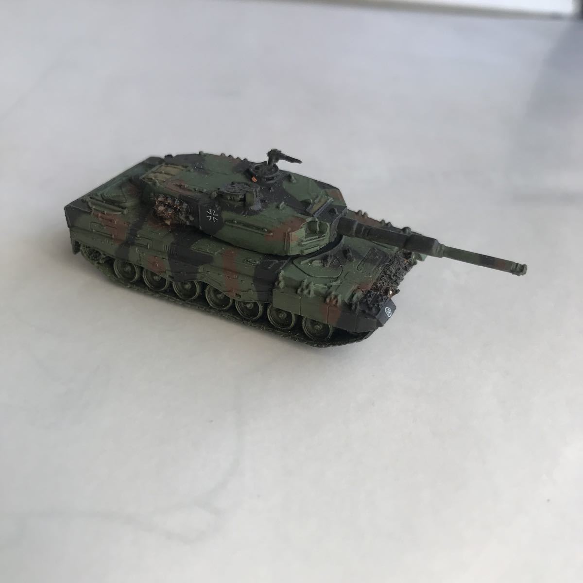 ■昭和レトロ レオパルト2 ドイツ軍戦車　迷彩フィギュア　タンク不明　当時物c■検）おまけ食玩消しゴム昔グリコ古い当時森永おもちゃ玩具_画像2