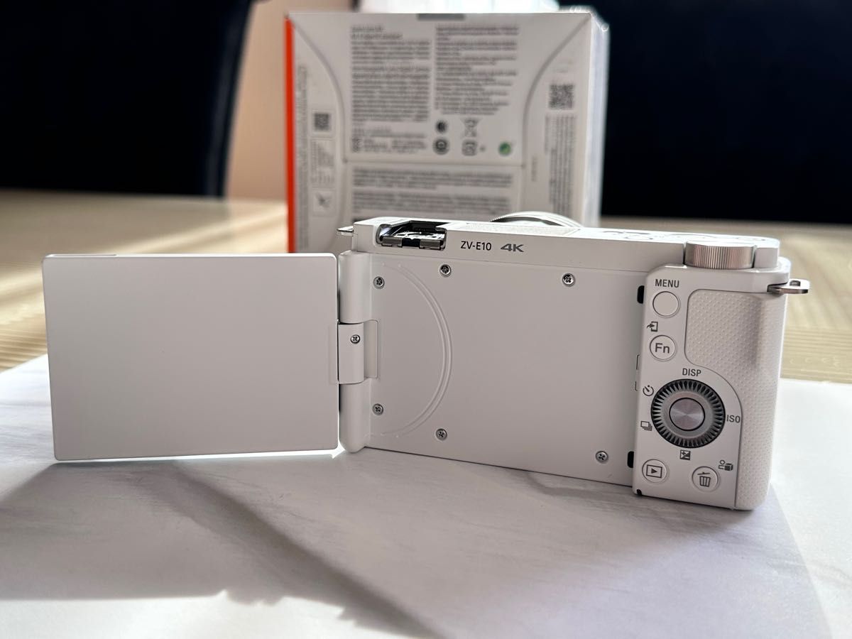 SONY VLOGCAM ZV-E10L パワーズームレンズキット 白 カメラ デジタル