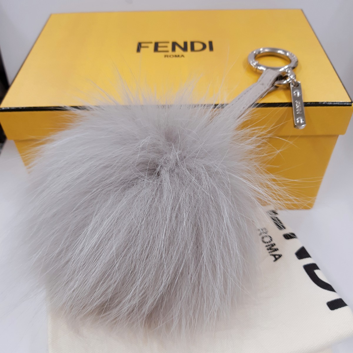 フェンディ FENDI ポンポンチャーム バッグチャーム ファーチャーム