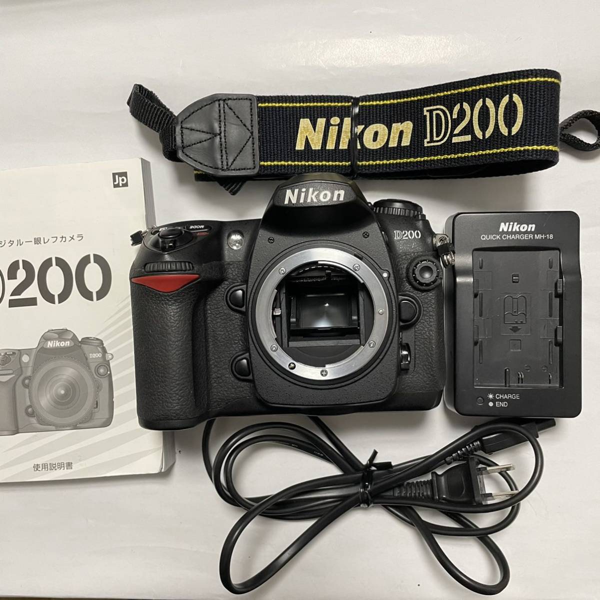カメラ デジタルカメラ シャッター数33 196枚NIKON D200 ボディ【説明書をお読みください】