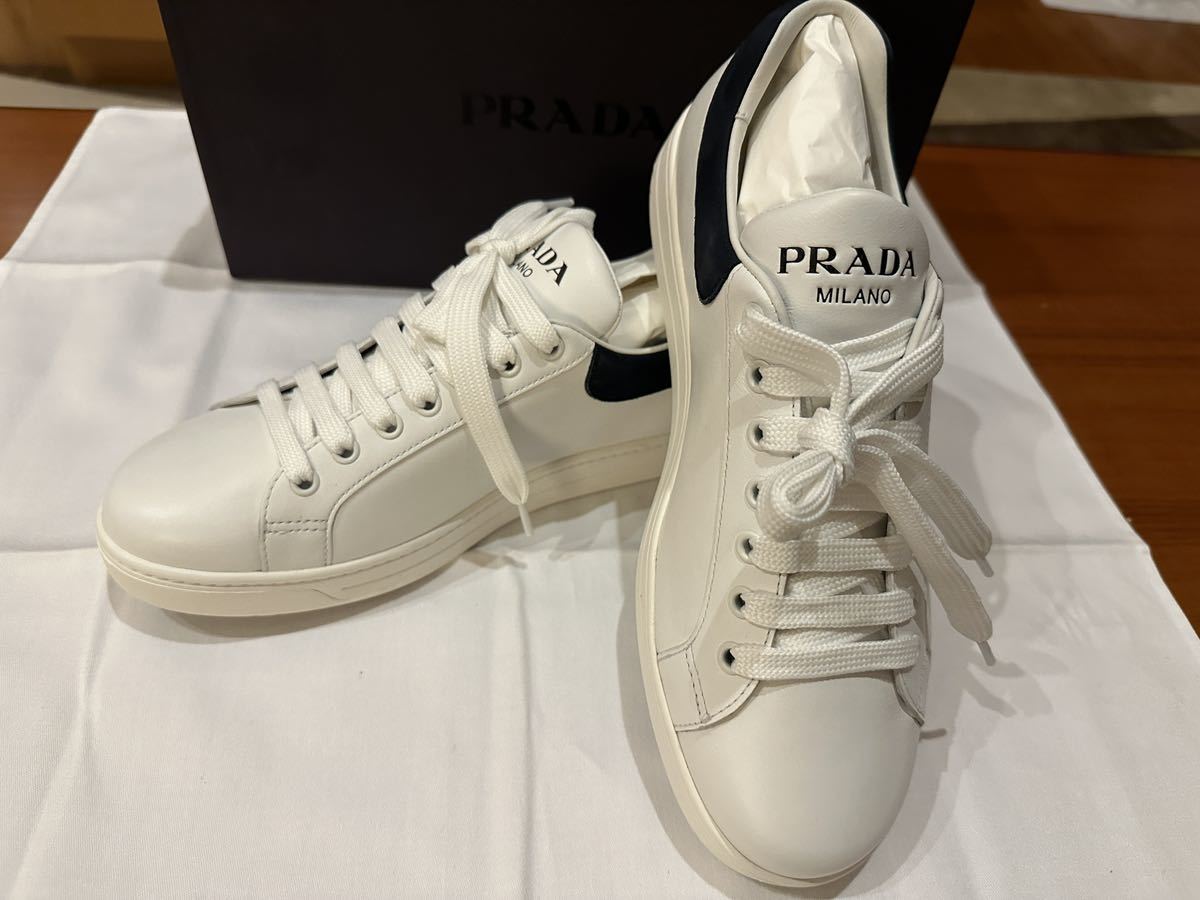 新品】プラダ PRADA スニーカー 6/5サイズ レザー 白 紺色 靴