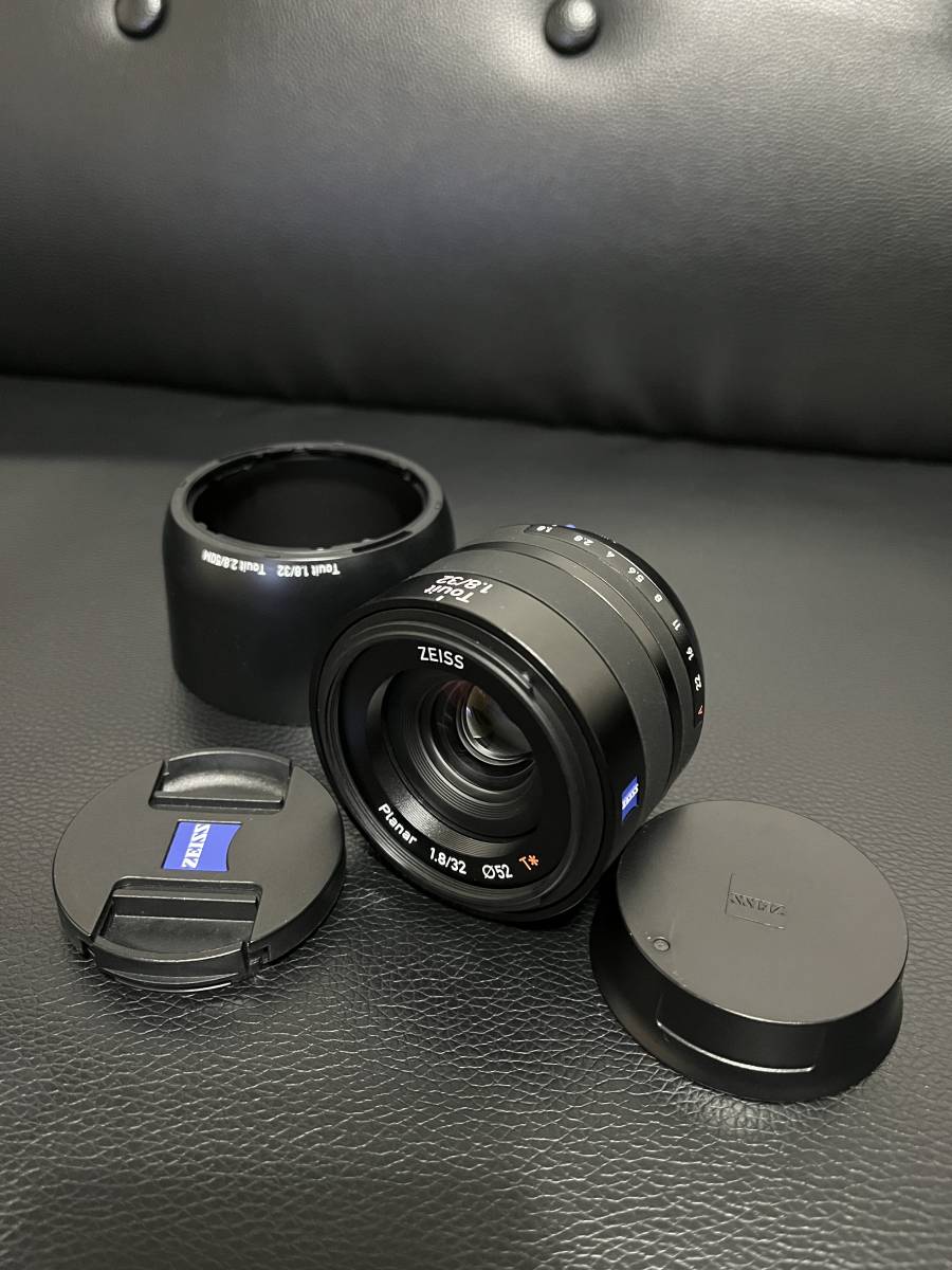 海外 GRACEFIELDカールツァイス Carl Zeiss 単焦点レンズ Touit 1.8 32