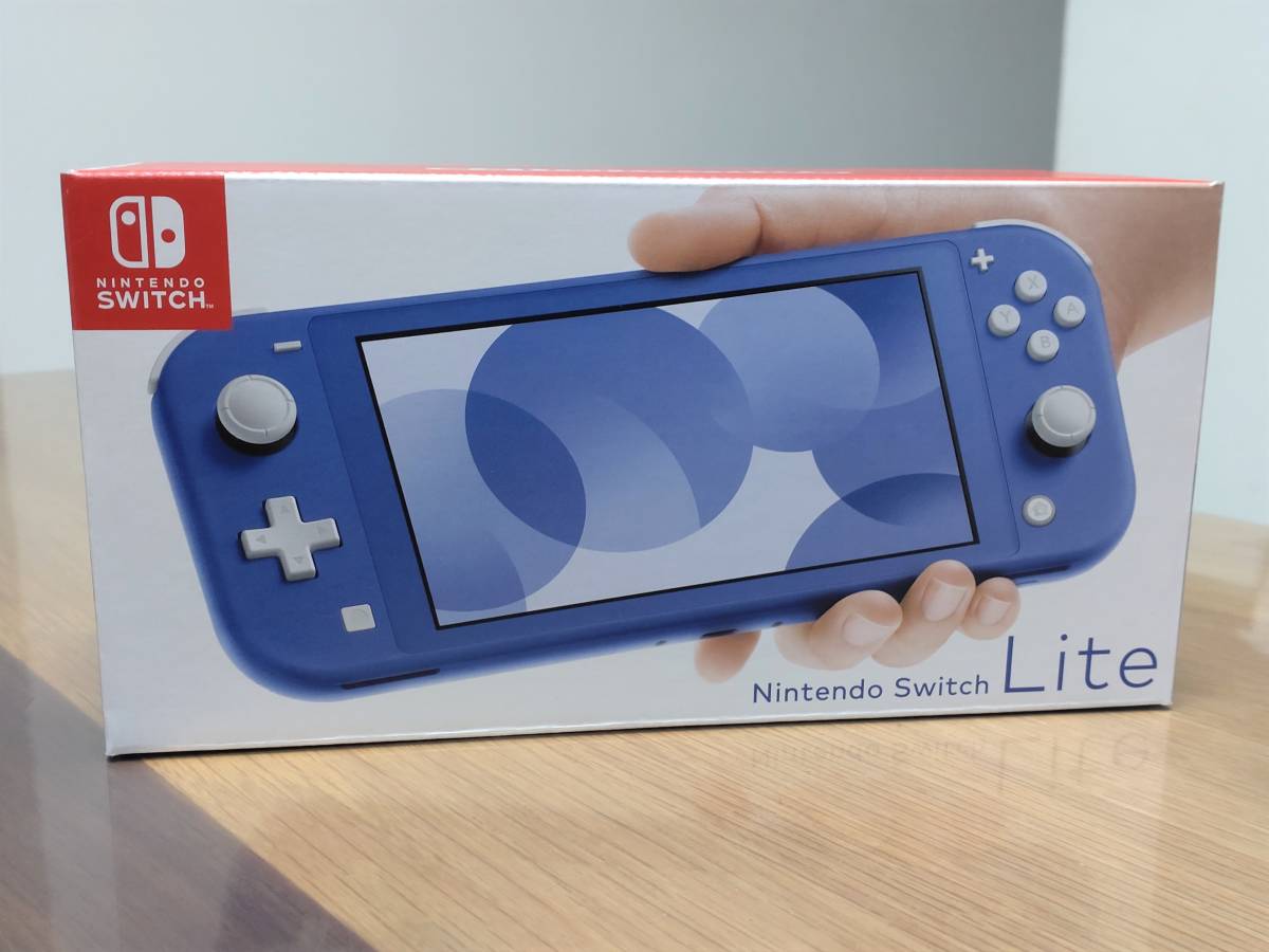 モデル着用＆注目アイテム NintendoSwitchLight ターコイズブルー