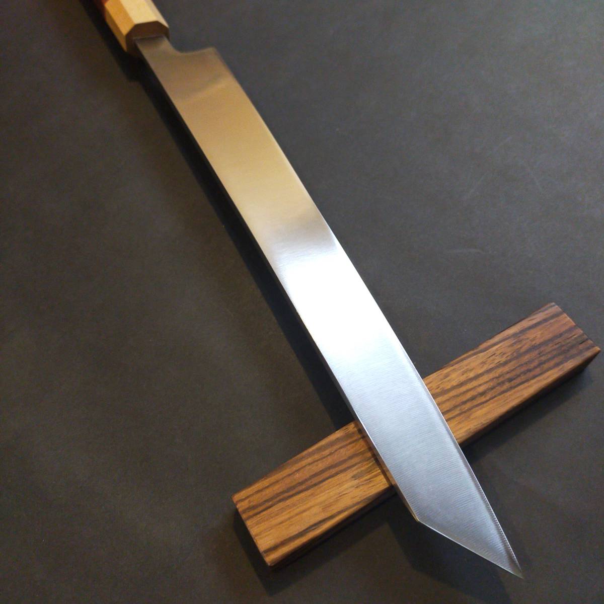 お手軽価格で贈りやすい V金10号切付柳刃包丁270mm 花梨八角柄 本焼