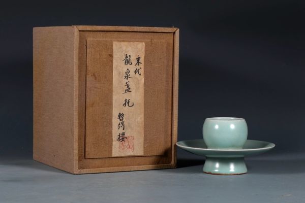 人気定番の龍泉窯【瓏】陶磁器盞托蔵出中国古美術古賞物置物擺件染付