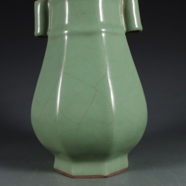 瓏】陶磁器 龍泉窯 双耳六方瓶 元代 染付 置物擺件 古賞物 中国古美術