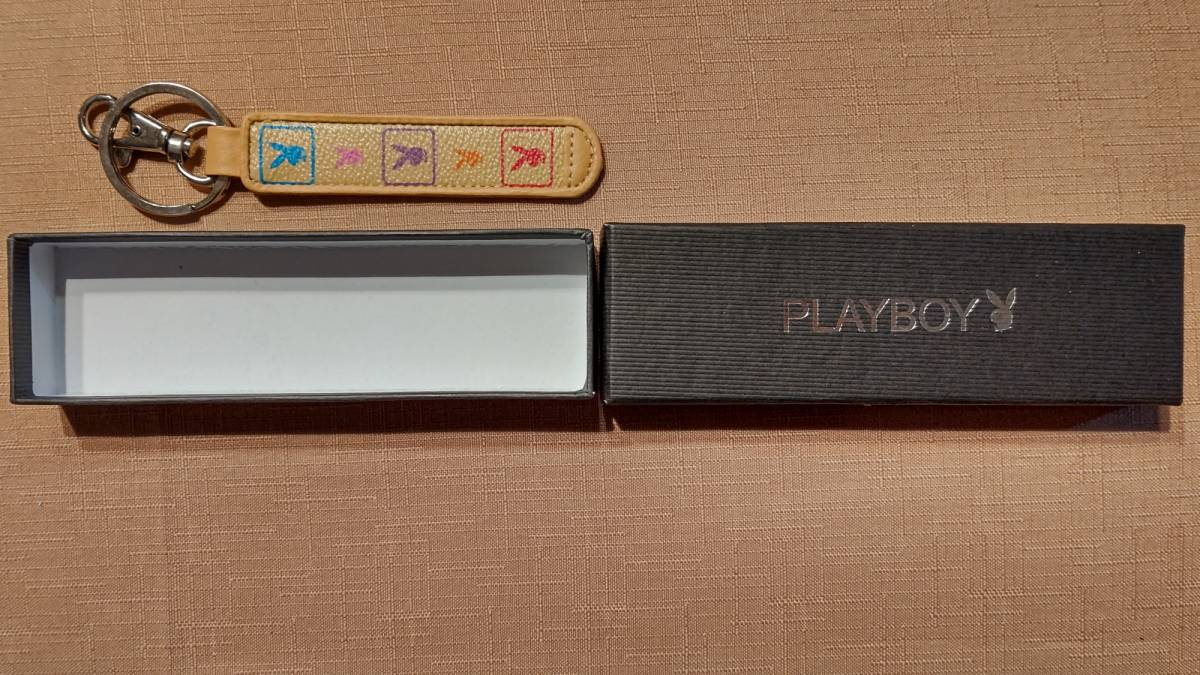 プレイボーイ PLAYBOY 本革×金属 キーホルダー ストラップ（金属含む長さ14㎝） ケース入り