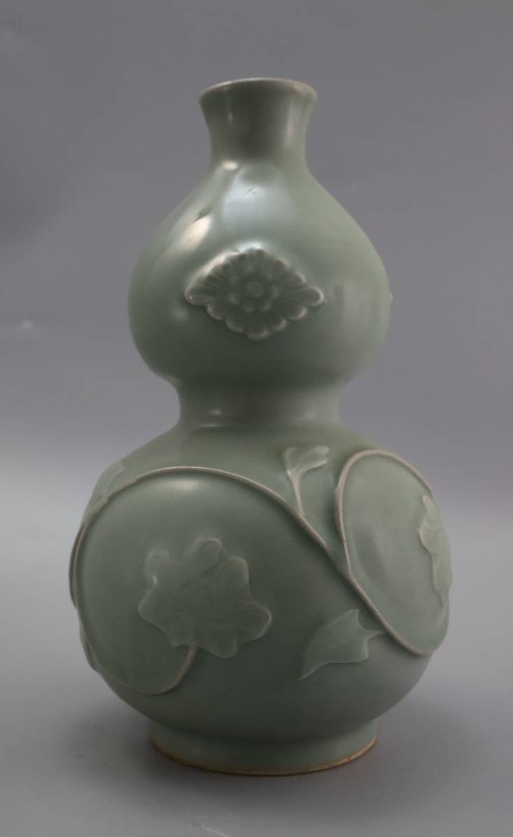 半額セール 青瓷花瓶 瓷器 本体サイズ高さ25cm 口径4.4cm 底径8.9 半額セール 青瓷花瓶 瓷器 本体サイズ高さ25cm 口径4.4cm 底径8.9
