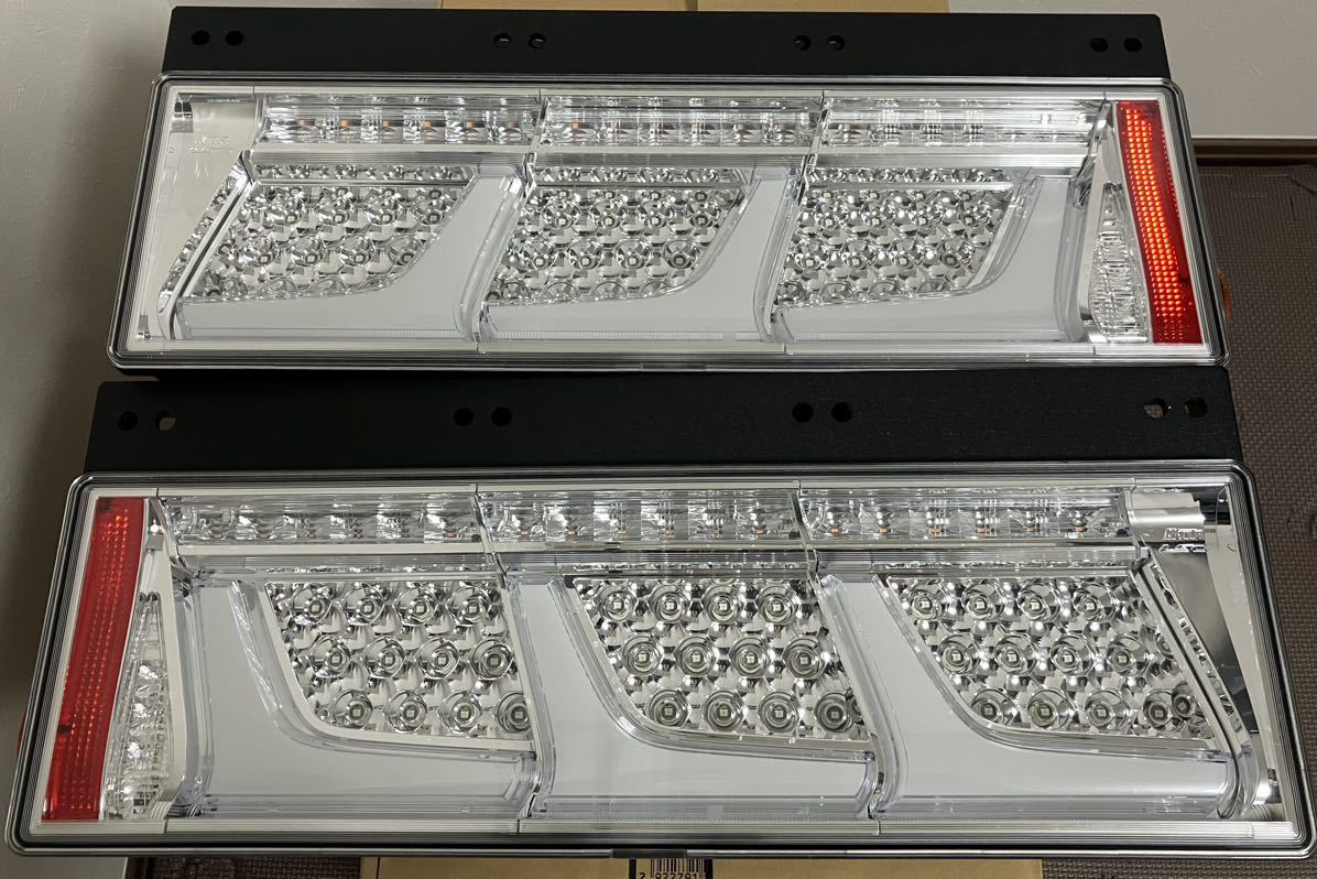 美品 小糸 コイト LEDテールランプ 左右セット ノーマルターン クリア
