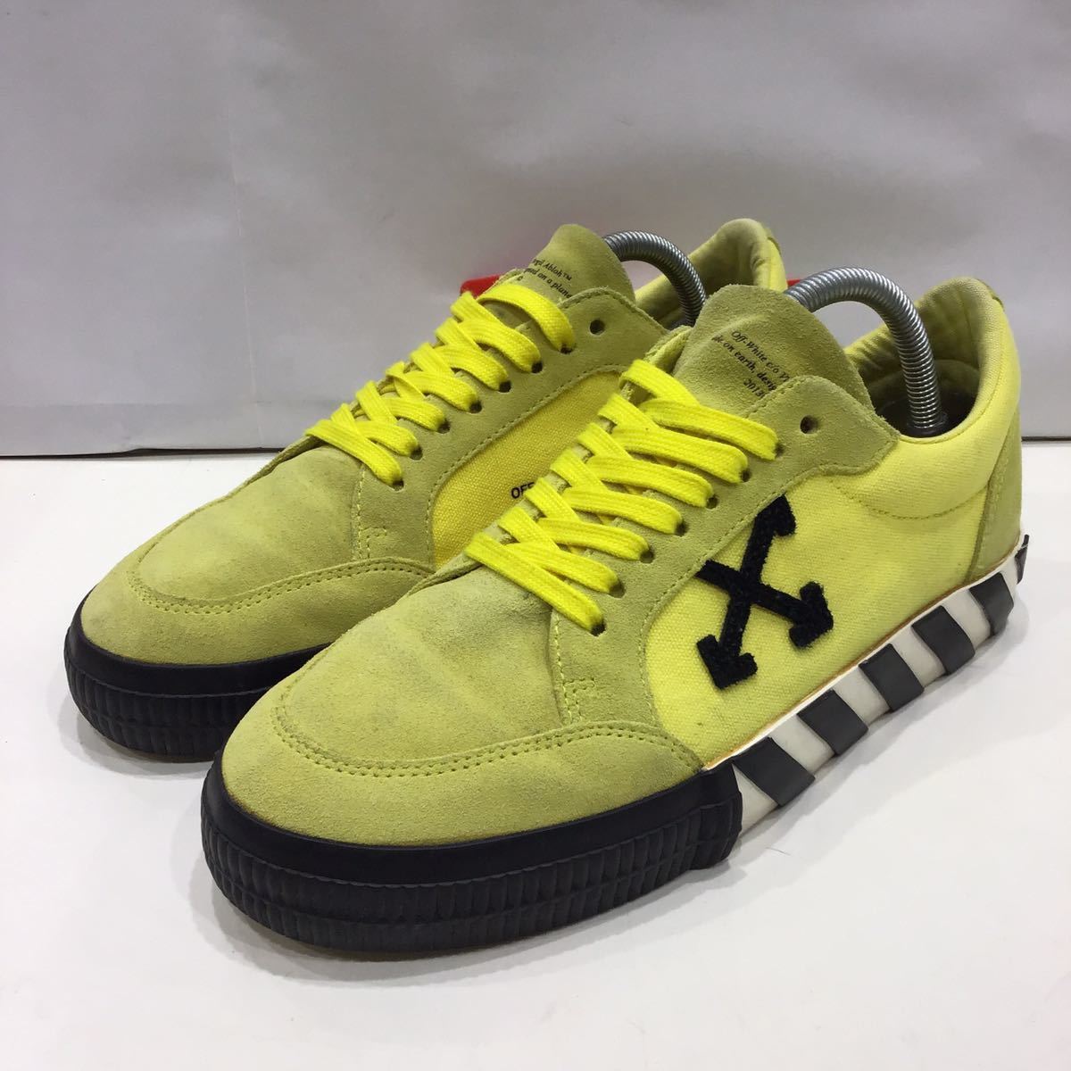 本物の 41 ローカットスニーカー Low Vulc オフホワイト】OMIA085E19C210476010 【OFF-WHITE イエロー 2211oki スウェード 25.5cm オフホワイト OFF-WHITE 黄色 イエロー スニーカー