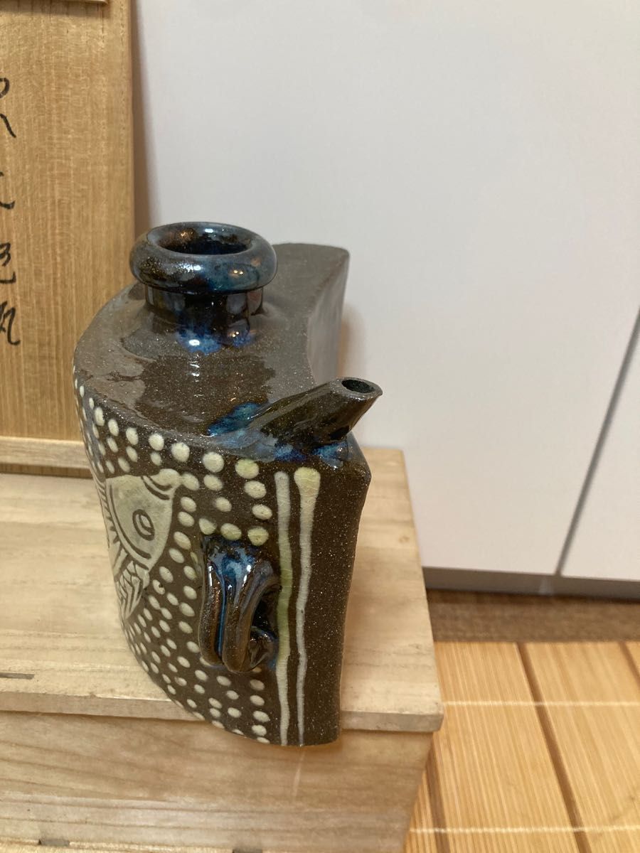 単品販売/受注生産 人間国宝 琉球壷屋焼 金城敏男 作 魚文抱瓶 直筆桐
