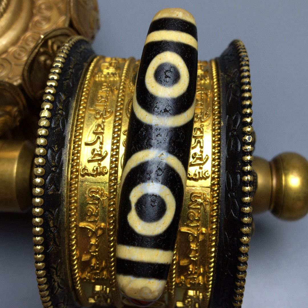 蔵友館蔵品・瑪瑙製・細密彫・銀絲嵌・三眼天珠】根付裝身具・希少珍品