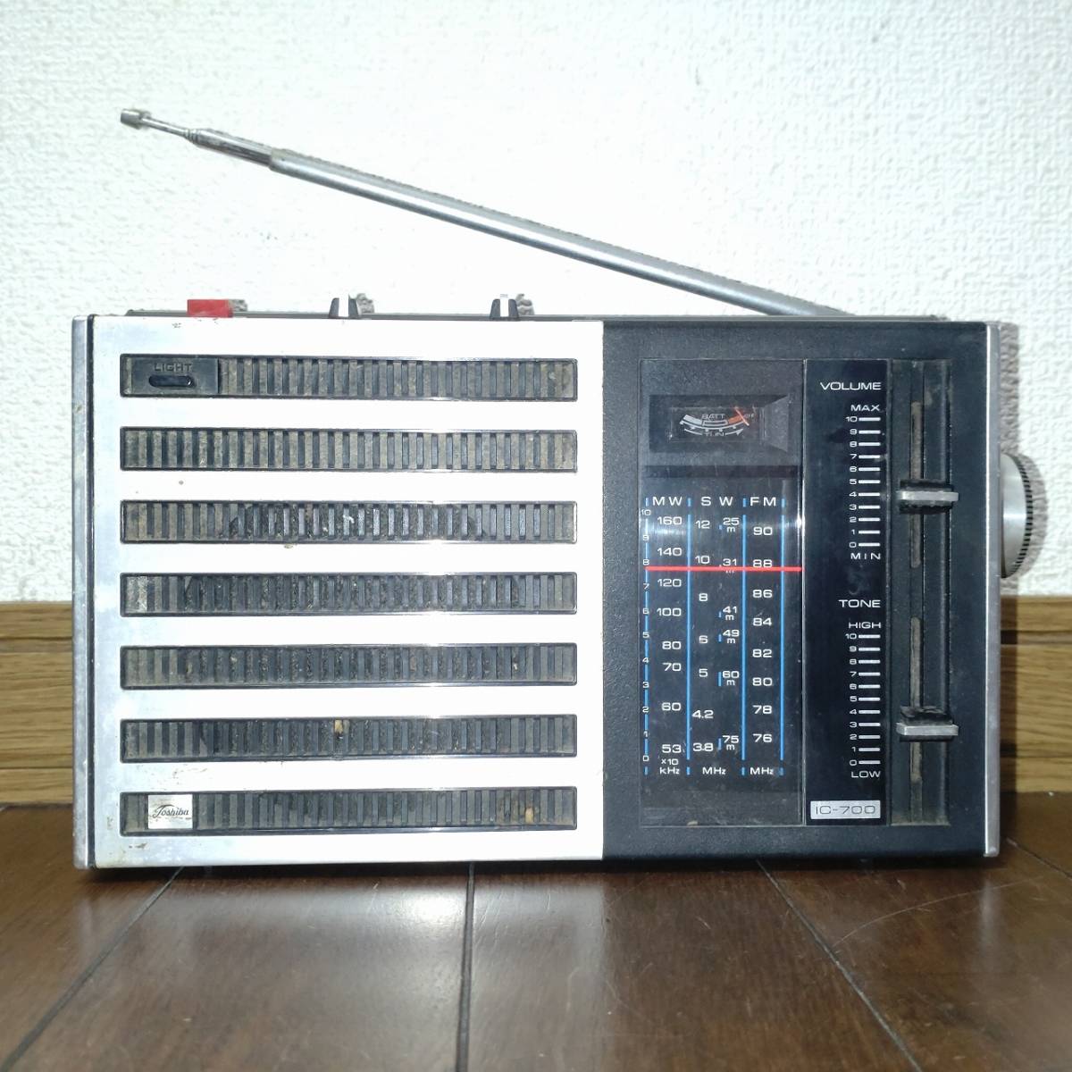 昭和レトロ ラジオ 東芝 Toshiba MODEL RP-701F W240㎜ D68㎜ H140㎜ 古いラジオ 古物 ビンテージ