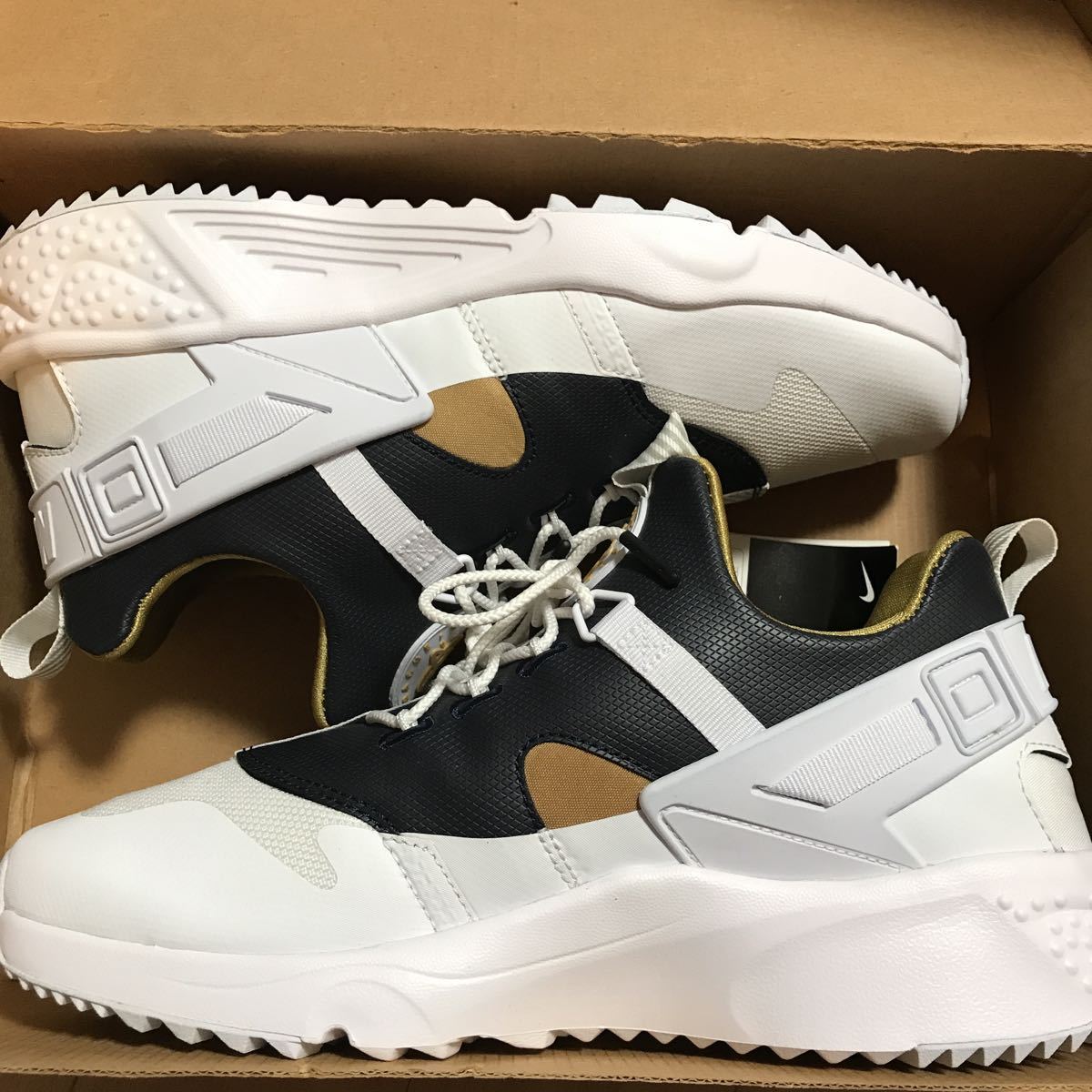 未使用 NIKE ナイキ エア ハラチ ユーティリティ PRM メンズ 28 未使用 NIKE ナイキ エア ハラチ ユーティリティ PRM メンズ 28