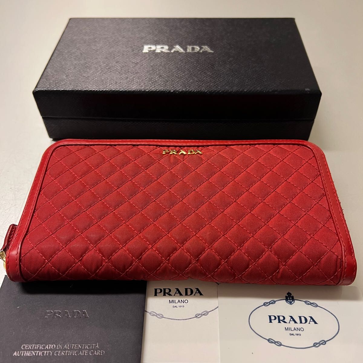 未使用に近い プラダ PRADA 財布 長財布 キルティング ラウンド