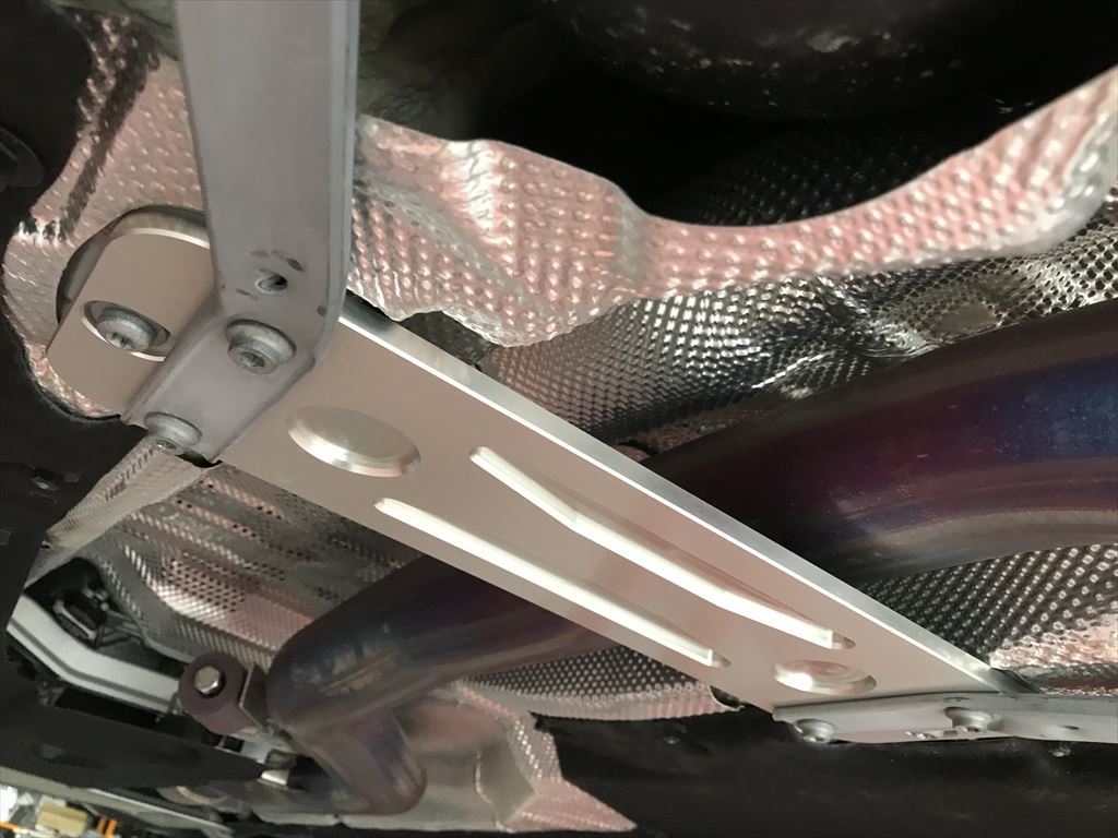 BMW M3 F80 M4 F82 Suetsugu factory original floor brace silver anodized aluminum finishing original exchange type 