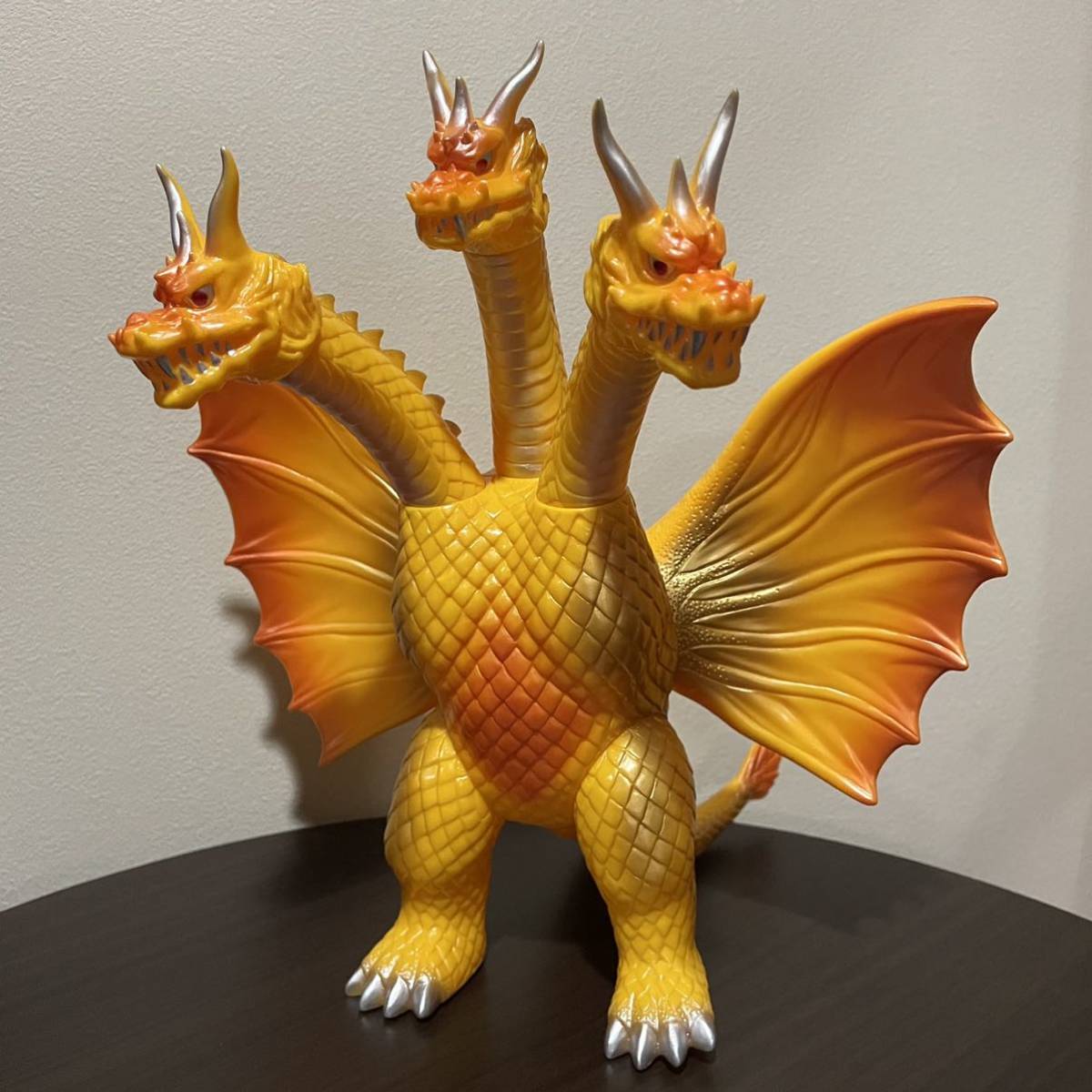 Yahoo!オークション - 1円〜 美品 怪獣郷 円谷英二生誕100年記念 Yahoo!オークション - 1円〜 美品 怪獣郷 円谷英二生誕100年記念