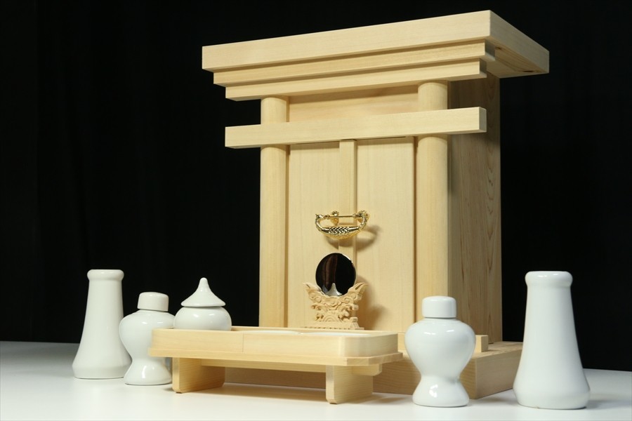 祖霊舎 御霊舎 神徒壇 海老錠型 奥行ワイド 大型 (神具付きセット) 最高級、木曽ひのきシリーズ 本体高さ44cm 幅46cm 奥行き27cm_画像6