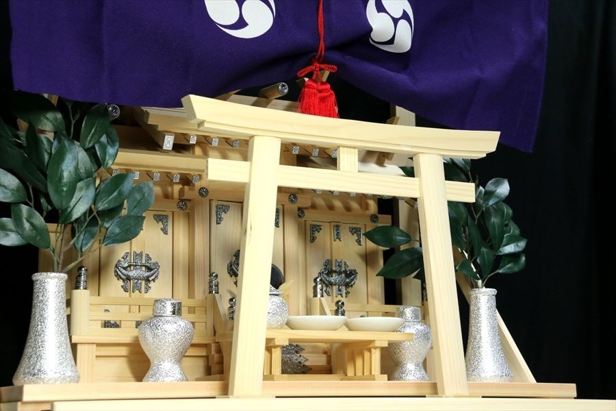 三社□屋根違い□銀風三社□神棚セット 銀色神具 鳳凰棚板□限定 三社□屋根違い□銀風三社□神棚セット 銀色神具 鳳凰棚板□限定
