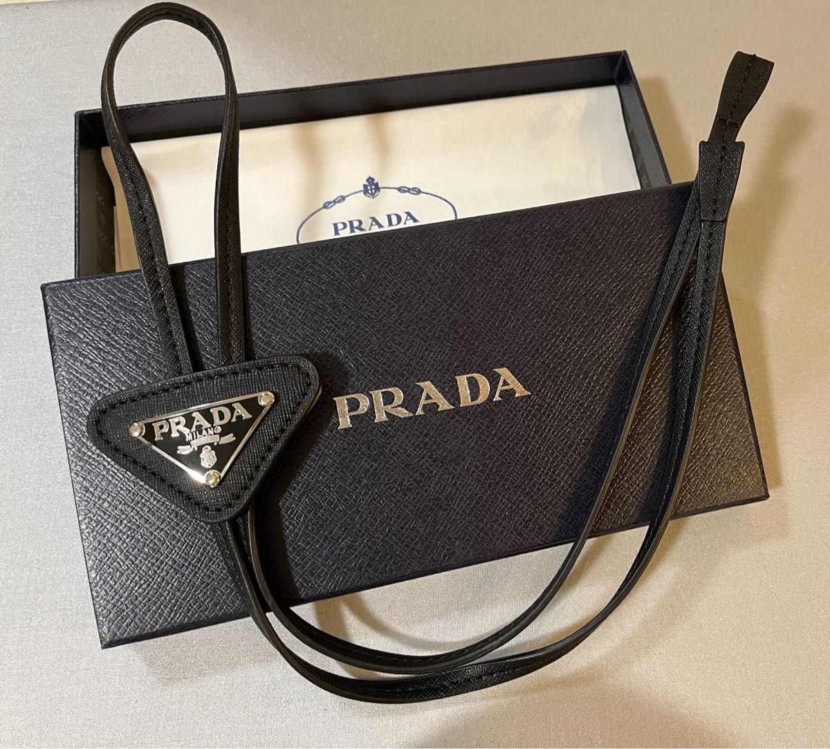 卸直営店（お得な特別割引価格） プラダ PRADA ネクタイ ロゴ プレート