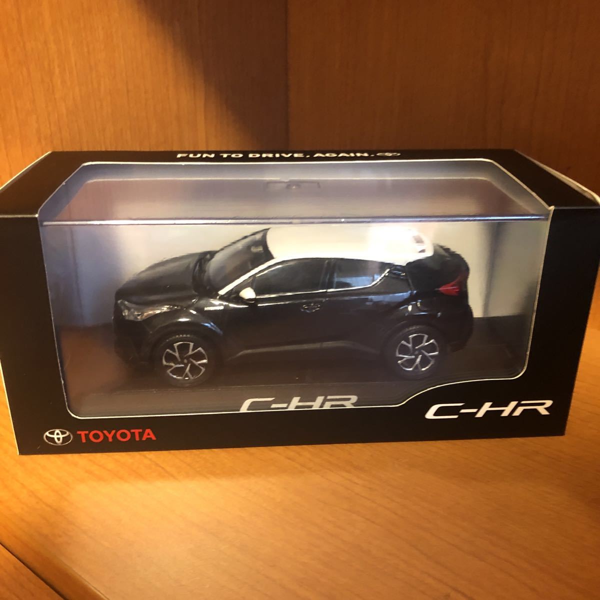 トヨタ/TOYOTA/C-HR/非売品/ミニカー/1/30/ホワイト/ブラックマイカ