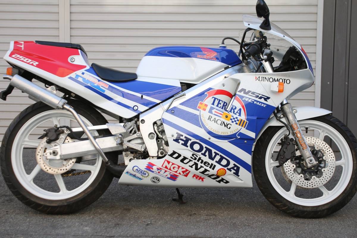 Yahoo!オークション - NSR250R/MC18/89NSR/青テラ純正外装/本当 Yahoo!オークション - NSR250R/MC18/89NSR/青テラ純正外装/本当