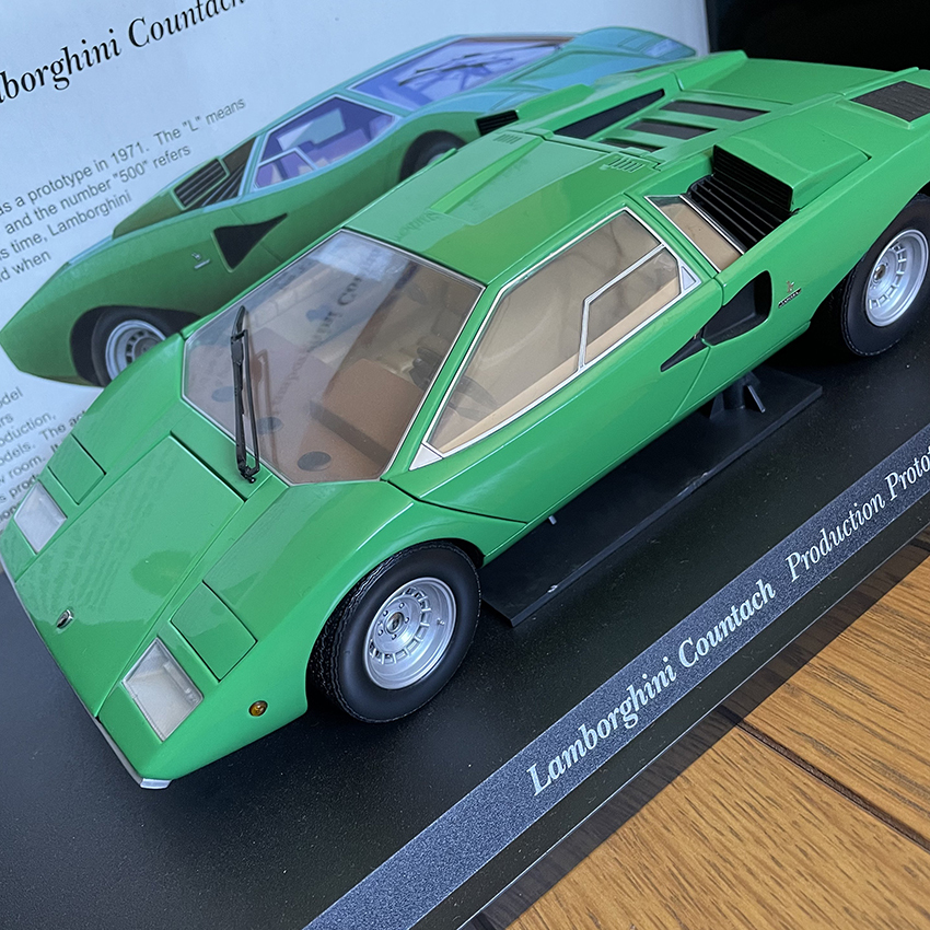 驚きの値段で】 >>>京商 ランボルギーニ LP400 countach