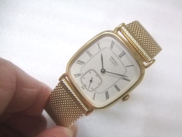 新品高級セイコーシャリオスモセコ付クオーツ腕時計定価35000円　W268