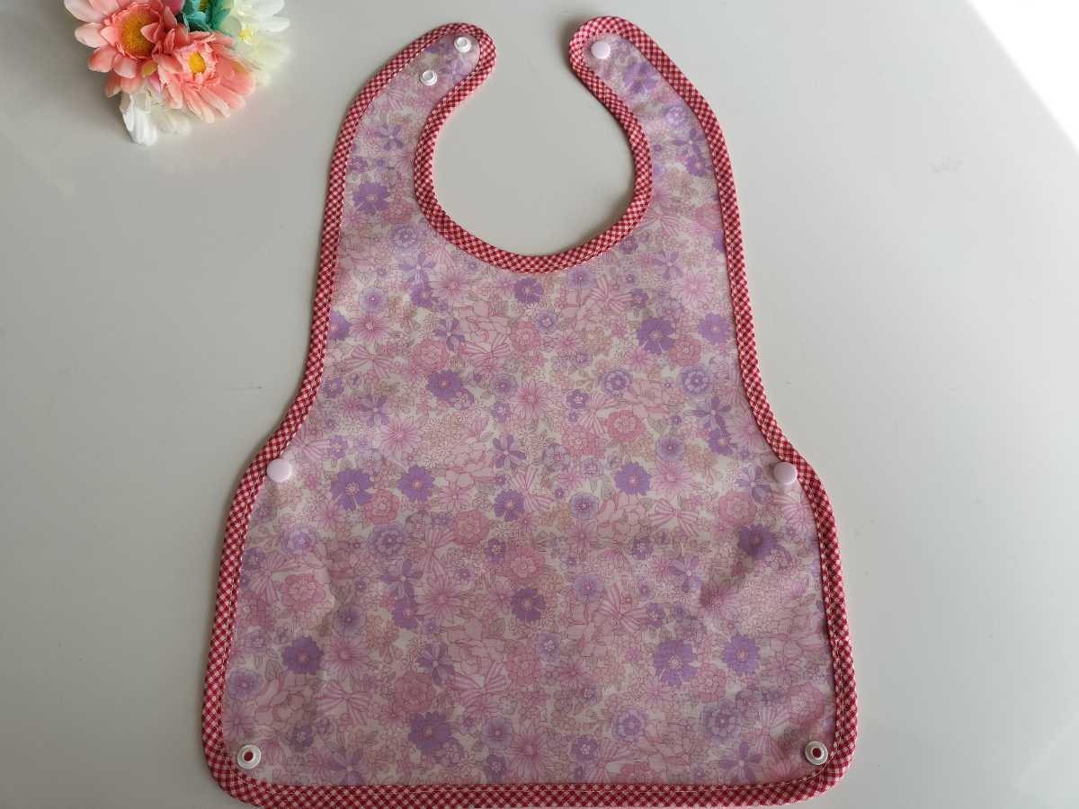  hand made laminate . meal apron * flower ribbon * pink & dot for girl 