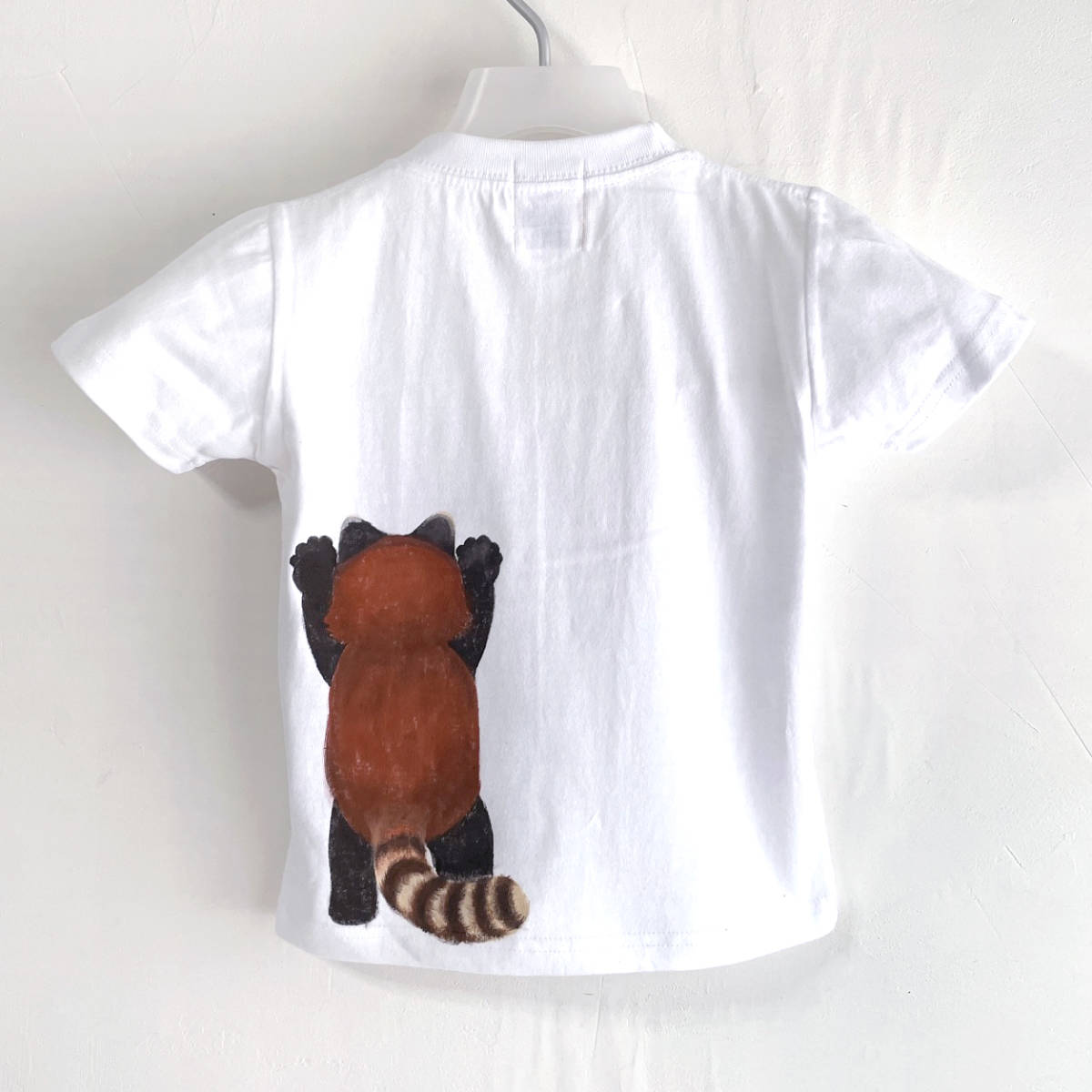 キッズTシャツ 110サイズ 白 レッサーパンダ柄Tシャツ ホワイト ハンドメイド 手描きTシャツ 動物_画像4