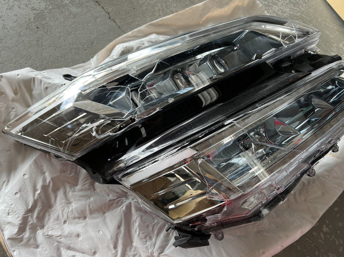 トヨタ ヴェルファイア 右ヘッドランプユニト 81145-58570 traviesospet.cl