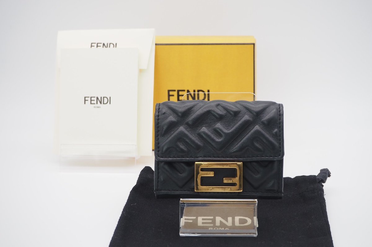 美品】FENDIフェンディ 三つ折財布 8M0395 ブラック レザー-