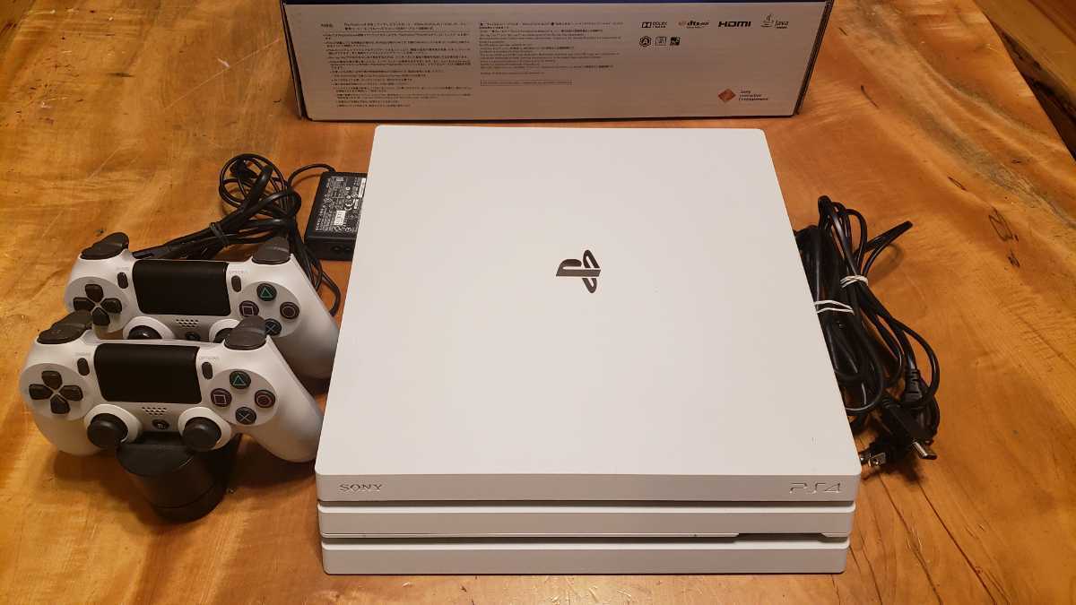 PlayStation4 Pro グレイシャー ホワイト 1TB CUH-7200BB02 初期化済み 動作確認 コントローラー2個 充電機器