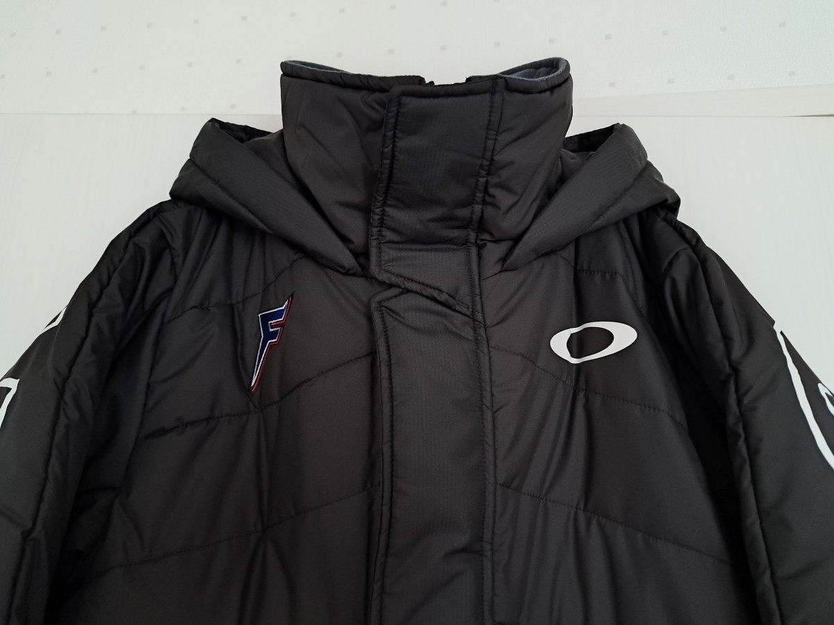 新品 OAKLEY オークリー ベンチコート Sサイズ ブラック 日本 新品 OAKLEY オークリー ベンチコート Sサイズ ブラック 日本