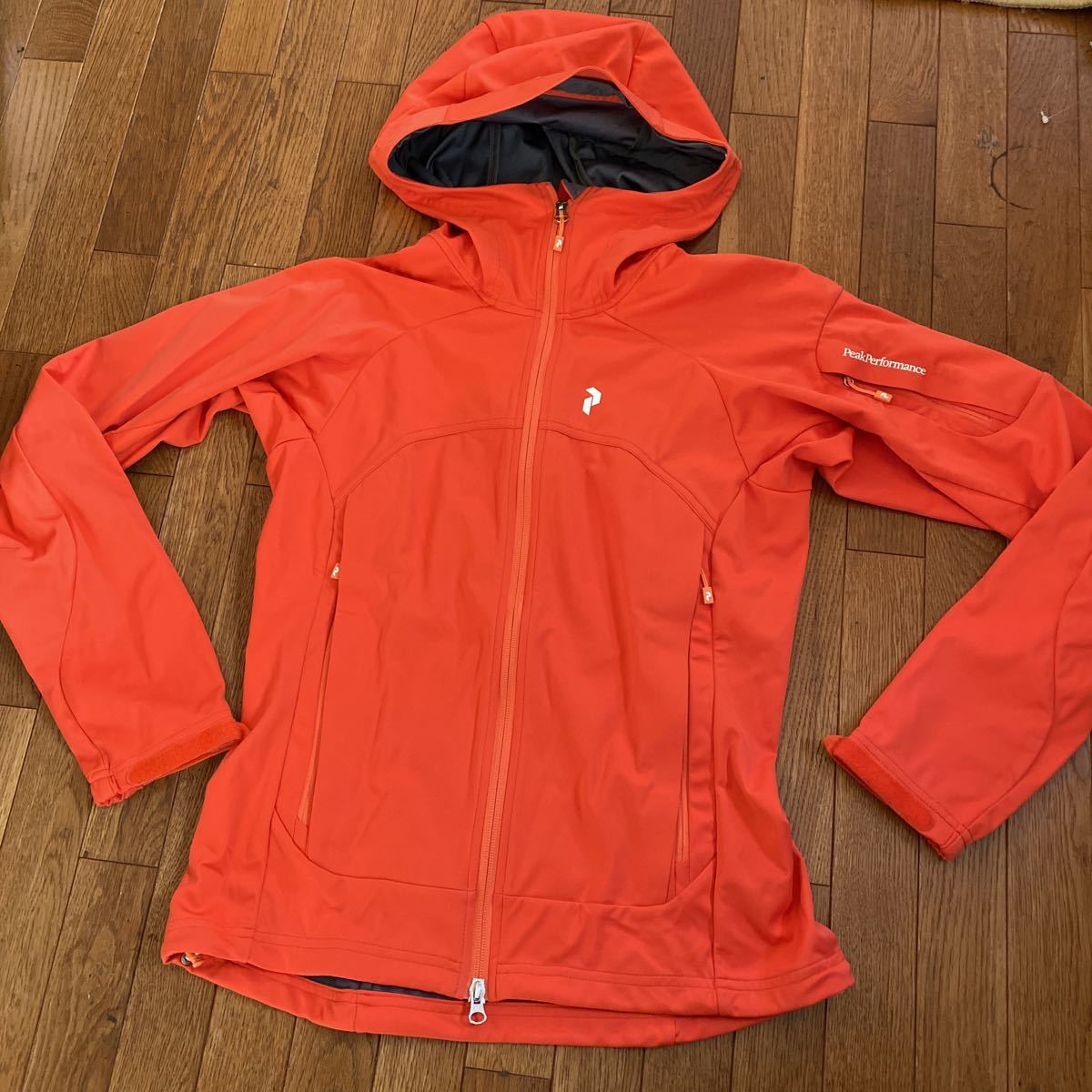 出産祝い ◆PEAK PERFORMANCE ソフトシェル アラゴンジャケット ARAGON JACKET レディースSサイズ USED美品◆オレンジ ジャケット、上着 出産祝い ◆PEAK PERFORMANCE ソフトシェル アラゴンジャケット ARAGON JACKET レディースSサイズ USED美品◆オレンジ ジャケット、上着