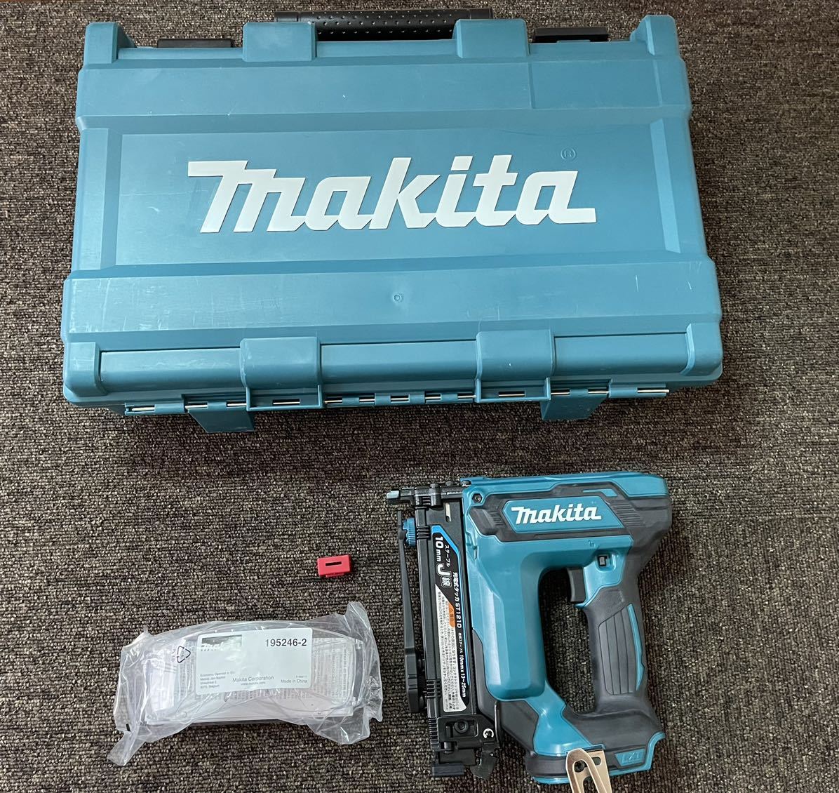 makita マキタ 充電式タッカ 18V モデルST121DZK 本体+ケース 未使用