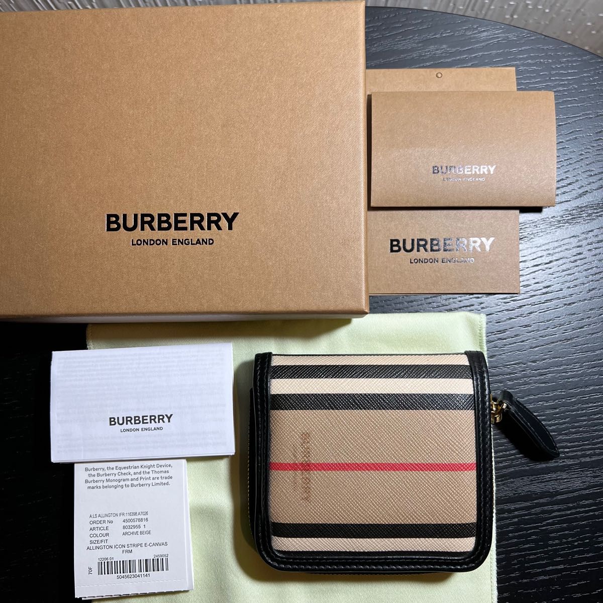 新品 バーバリー BURBERRY 二つ折り 財布 ブラウン 箱保存袋-