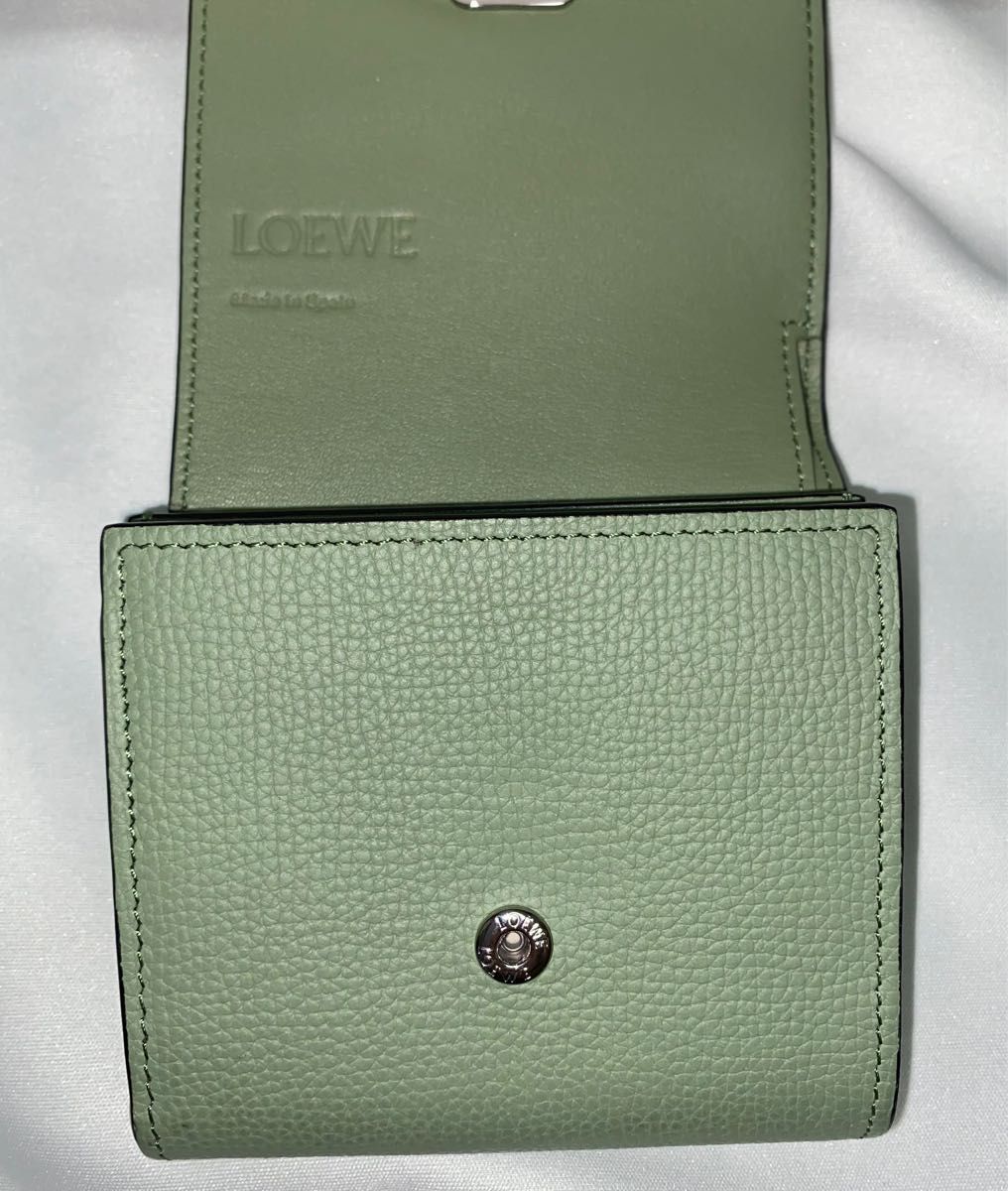 最終値下げ】ロエベLOEWE2022現行品二つ折り財布アナグラムコンパクト 最終値下げ】ロエベLOEWE2022現行品二つ折り財布アナグラムコンパクト