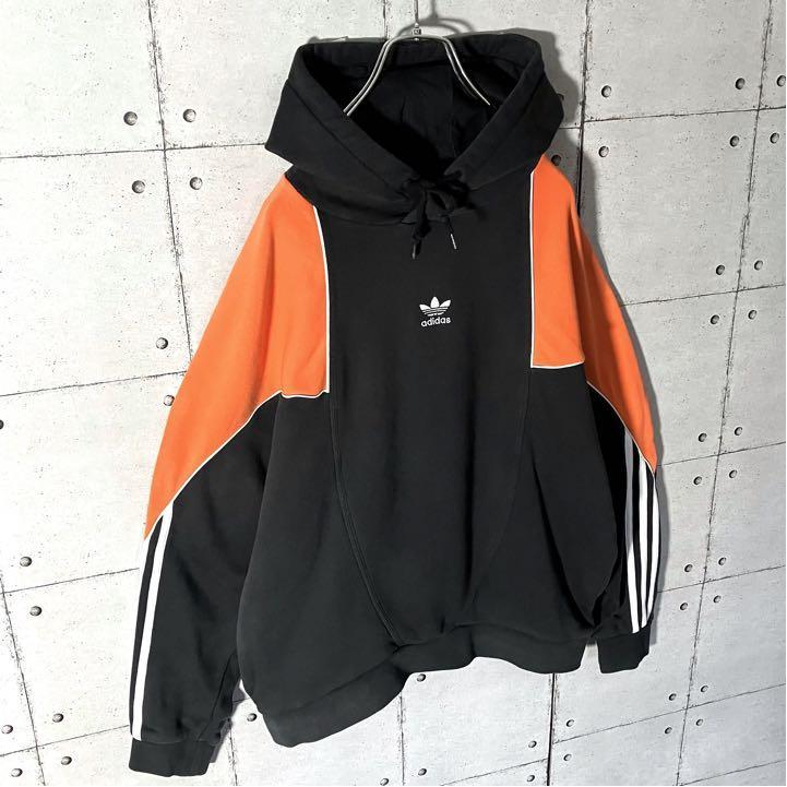 アディダス adidas プルオーバー パーカー 刺繍 センターロゴ アディダス adidas プルオーバー パーカー 刺繍 センターロゴ