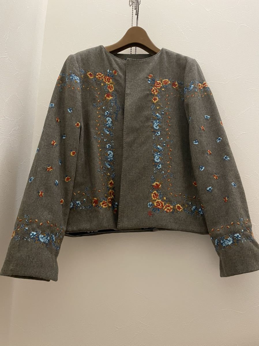 45R ノーカラー刺繍デニムショートジャケット-