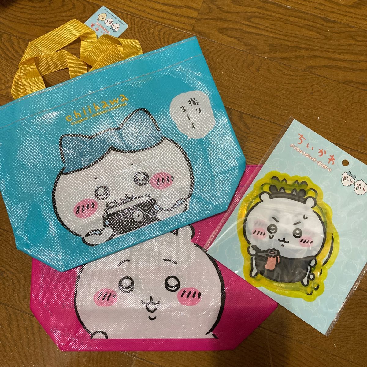 ちいかわ】コンビニ バッグ ジッパー袋 ちいかわ ハチワレ ちいかわ】コンビニ バッグ ジッパー袋 ちいかわ ハチワレ