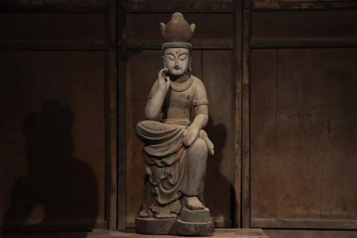豊富な品 明神 極上珍品 中国 清時代 楠木彫 思維菩薩座像 旧蔵