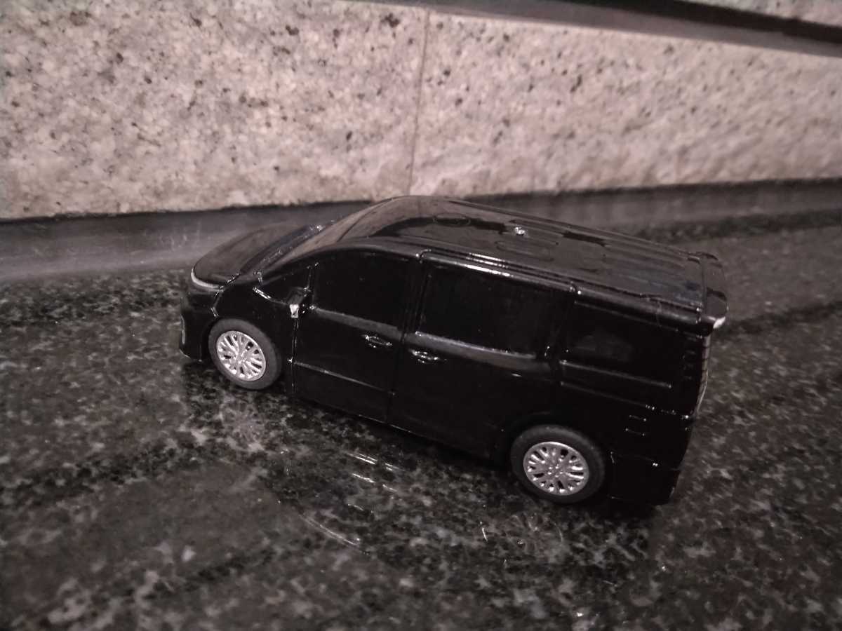 人気 トヨタ ヴォクシー ミニカー 3代目 ブラック 黒 ミニバン ブレイク 限定品 非売品 プルバック ドライブタウン チョロQ トヨタ ワゴンの画像4