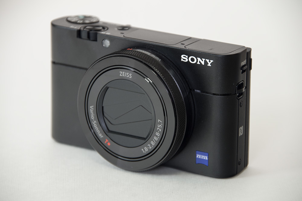 大人気100%新品 SONY SONY Cybershot RX100 ケース付き 純正グリップ装着済みの通販 by ナイキ NIKE エアフォース スニーカー