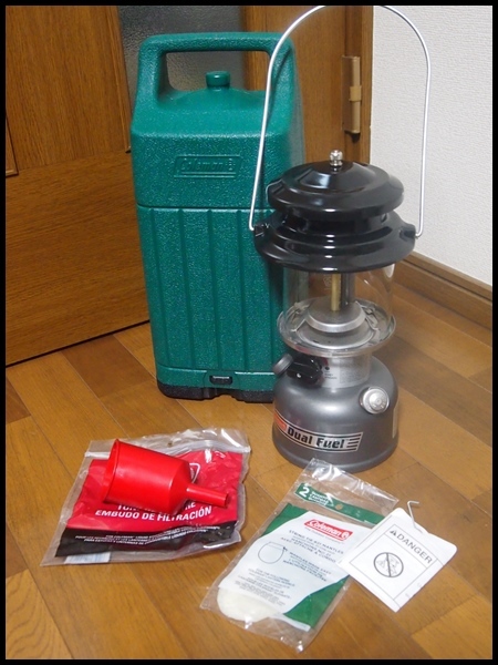 国内外の人気 Coleman ホワイトガソリンランタン 635B743J キャンプ